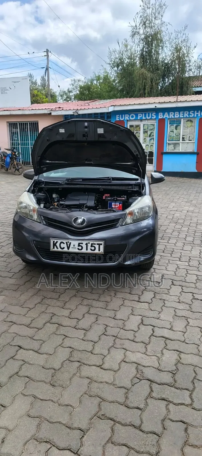 Toyota Vitz 2012 Silver