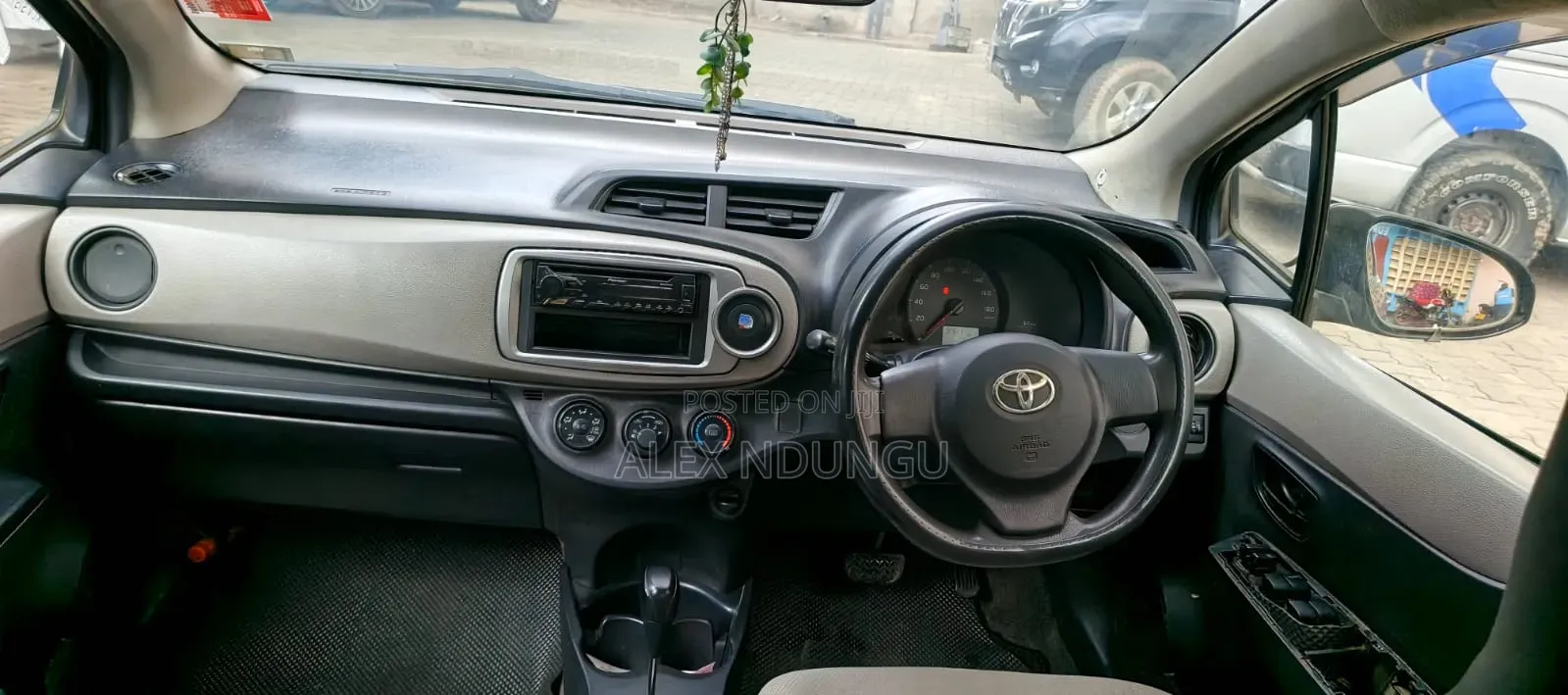 Toyota Vitz 2012 Silver