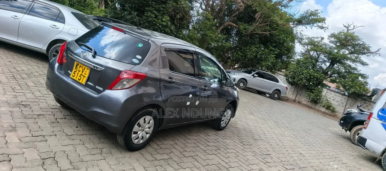 Toyota Vitz 2012 Silver