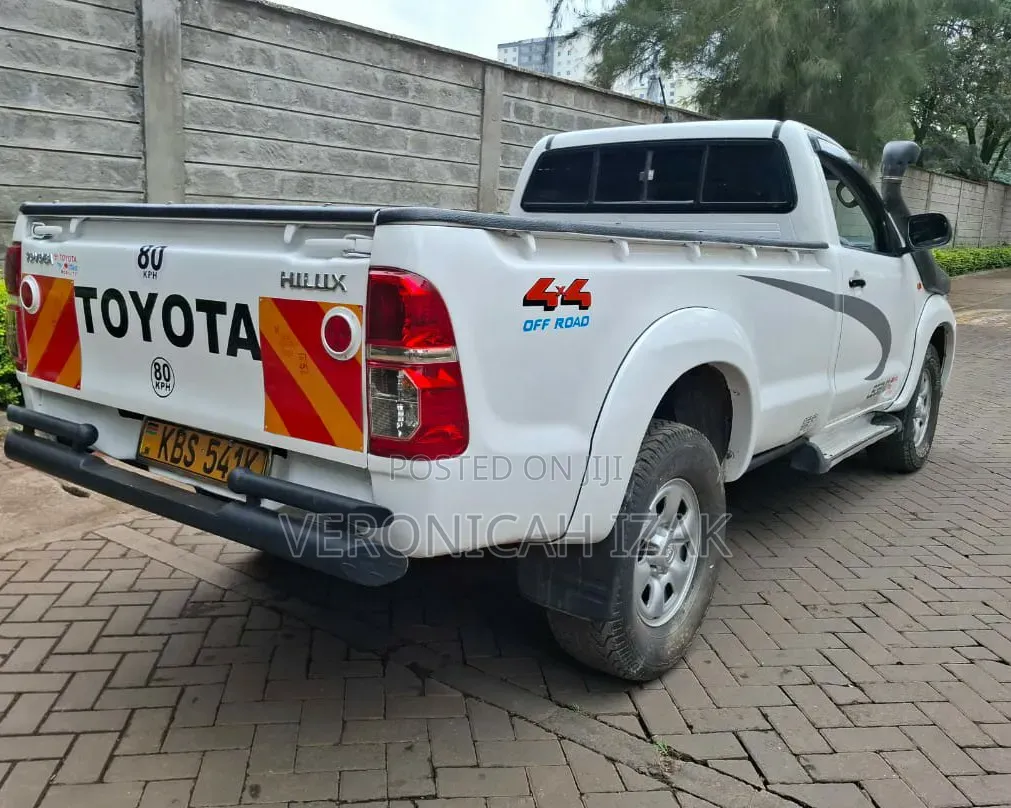 Toyota Hilux 2012 White