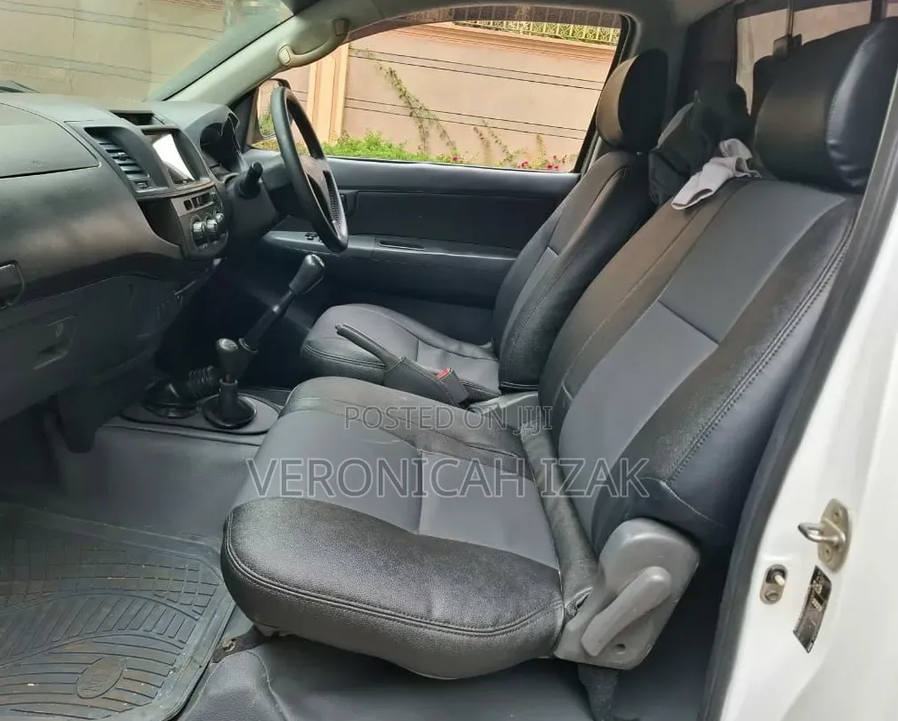 Toyota Hilux 2012 White