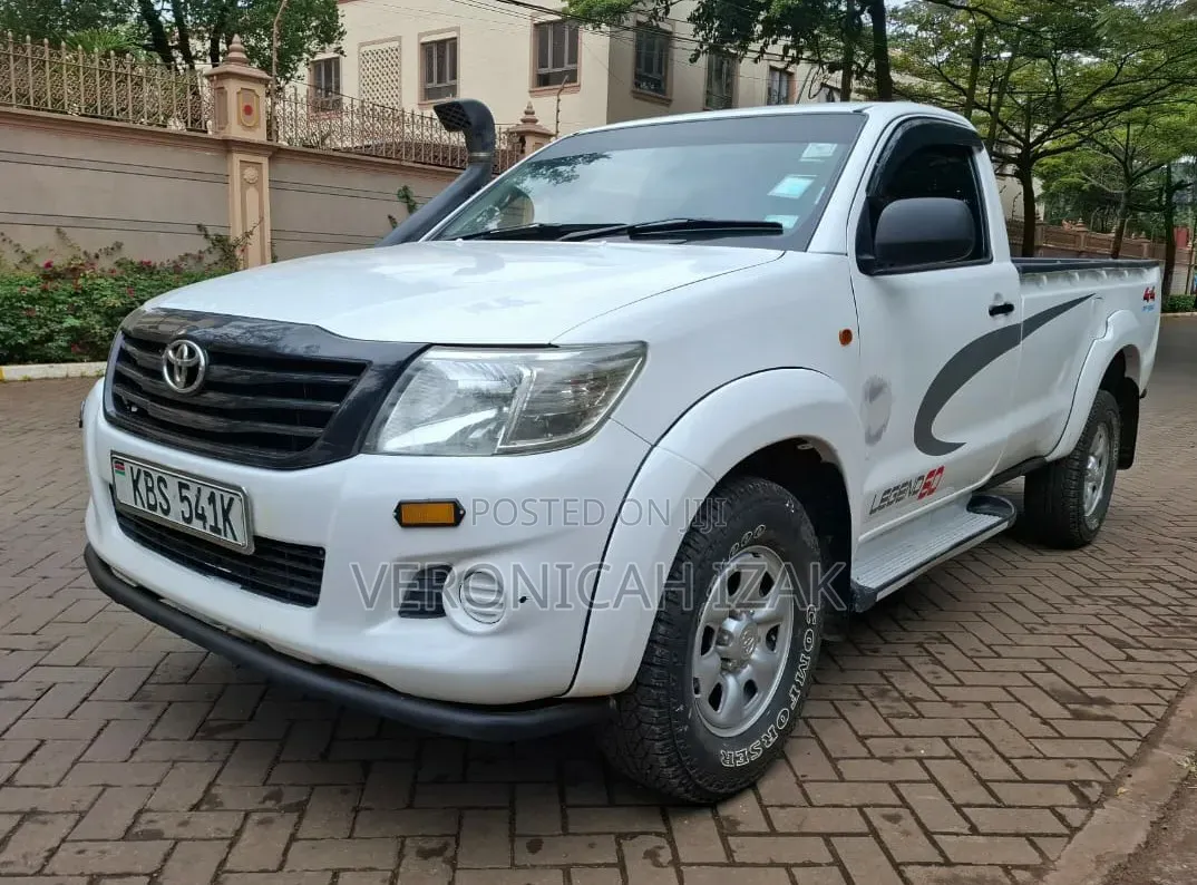 Toyota Hilux 2012 White