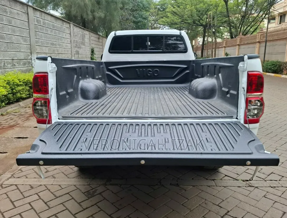 Toyota Hilux 2012 White