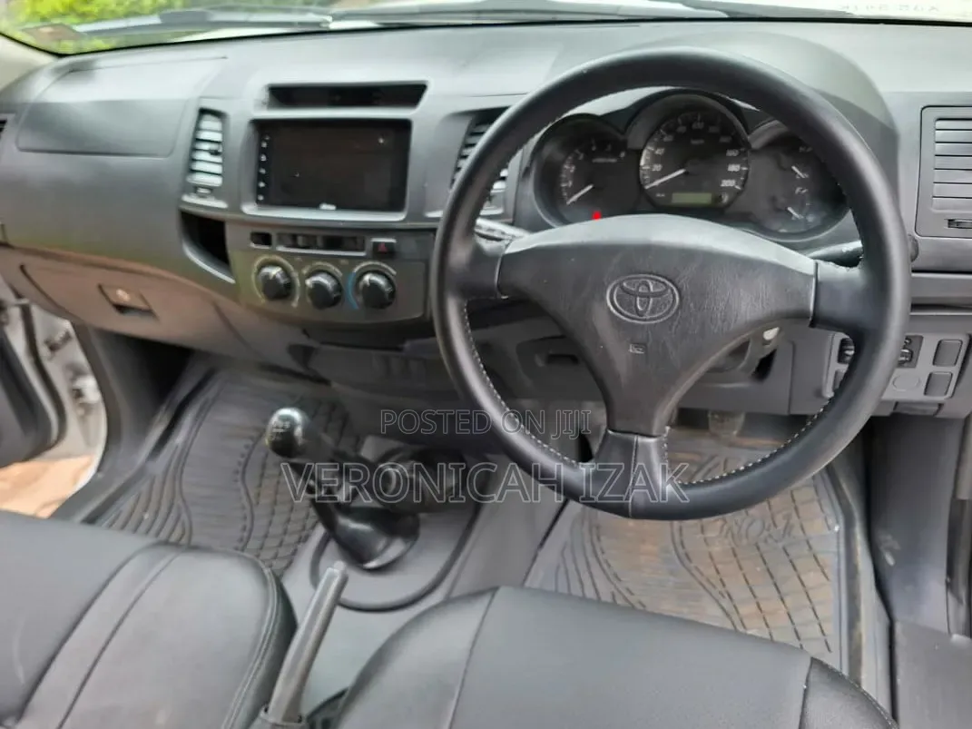 Toyota Hilux 2012 White