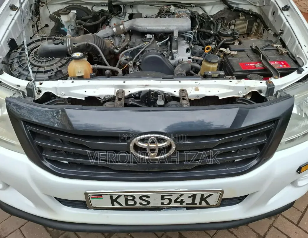 Toyota Hilux 2012 White
