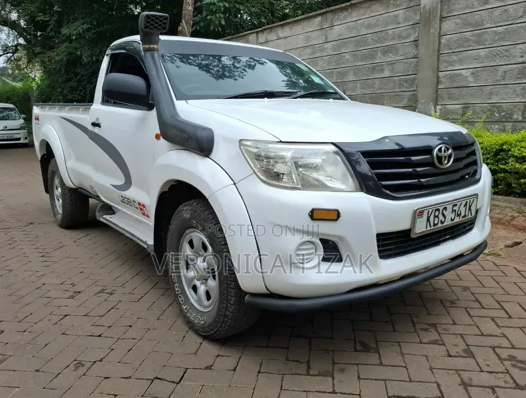 Toyota Hilux 2012 White