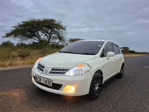 Nissan Tiida 2011 Ivory