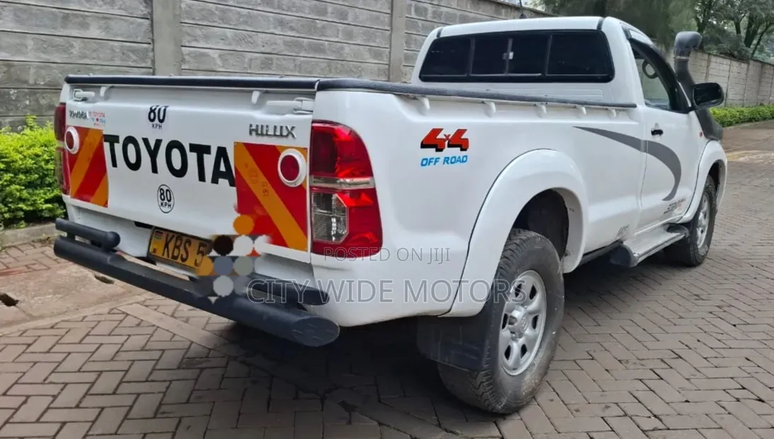 Toyota Hilux 2012 White