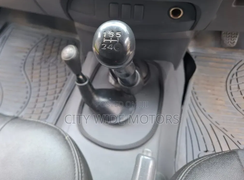 Toyota Hilux 2012 White