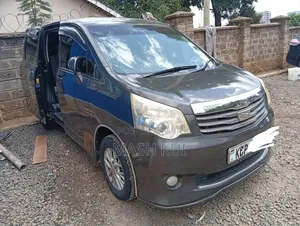 Toyota Noah 2011 Gray