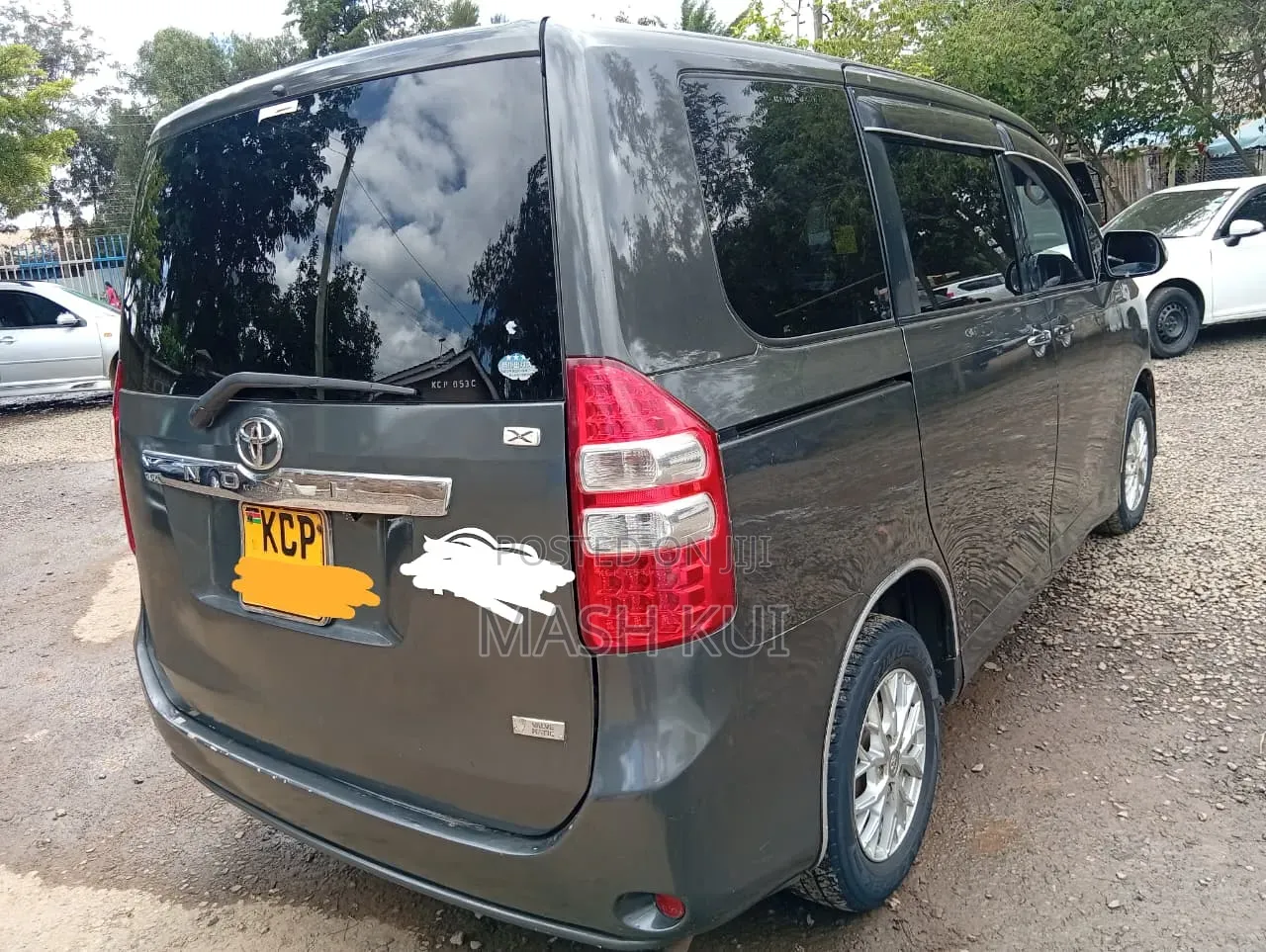 Toyota Noah 2011 Gray