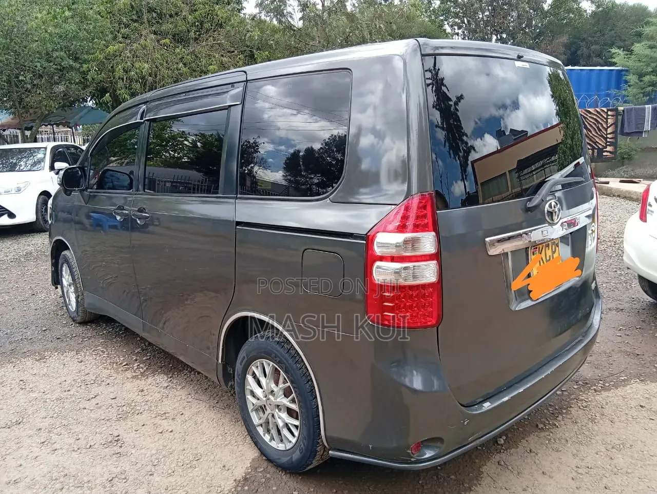 Toyota Noah 2011 Gray