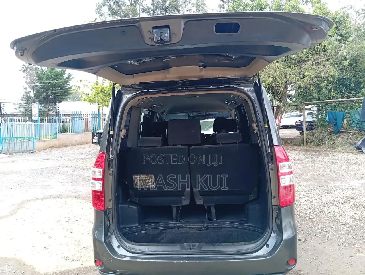 Toyota Noah 2011 Gray