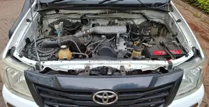 Toyota Hilux 2012 White