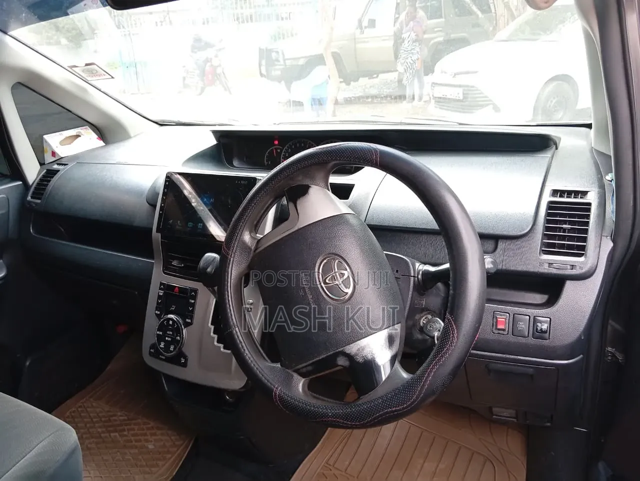 Toyota Noah 2011 Gray