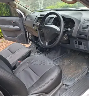 Toyota Hilux 2012 White