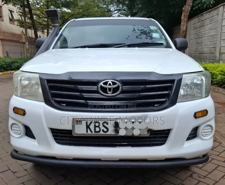 Toyota Hilux 2012 White