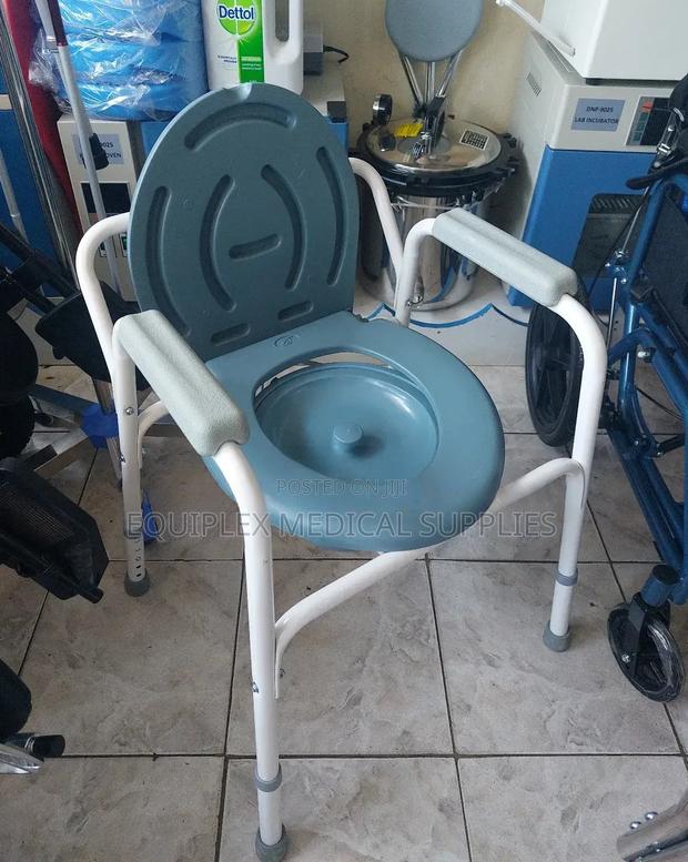Toilet Chair / Commode Chair With Adjustable Height
