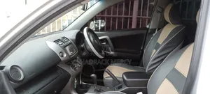 Toyota RAV4 2011 Silver