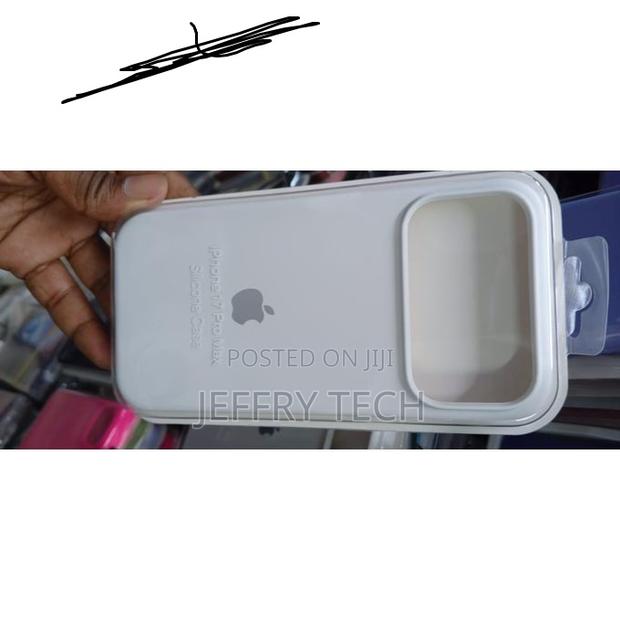 Silicone Cover Case Stylish Protection for iPhone 17 Pro Max - White - thumbnail 2