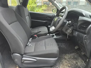Toyota Hilux 2024 White