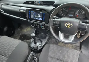 Toyota Hilux 2024 White