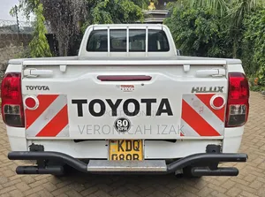 Toyota Hilux 2024 White