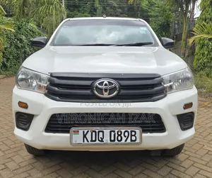 Toyota Hilux 2024 White