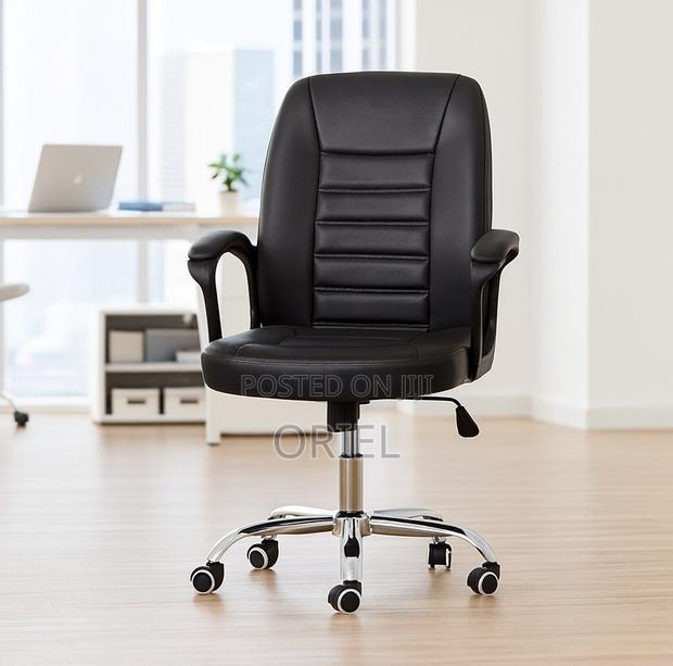 Office Chair : Mid-Back Black Executive Chair