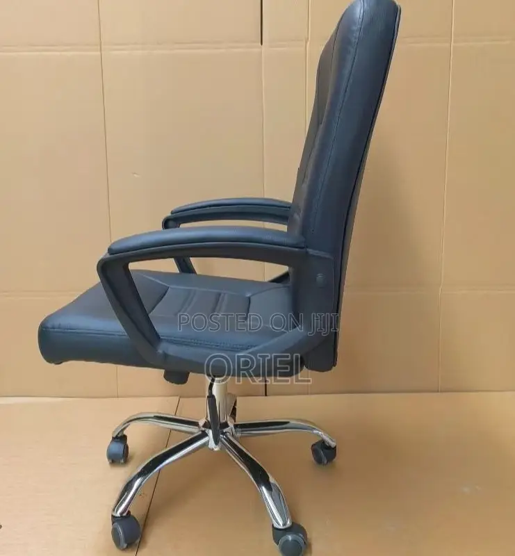 Office Chair : Mid-Back Black Executive Chair