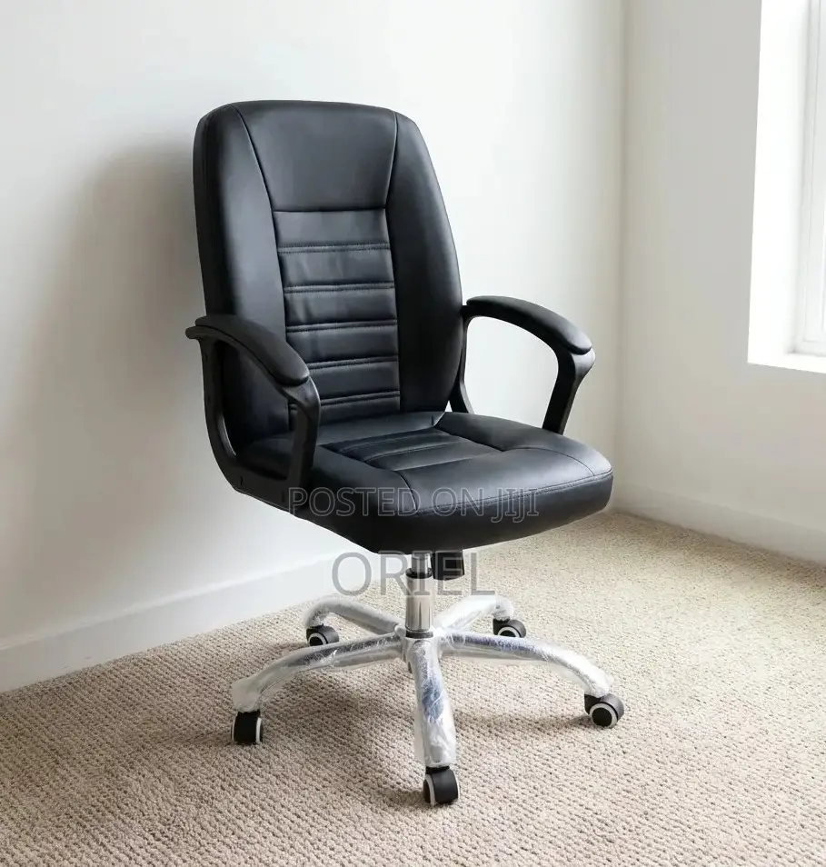 Office Chair : Mid-Back Black Executive Chair