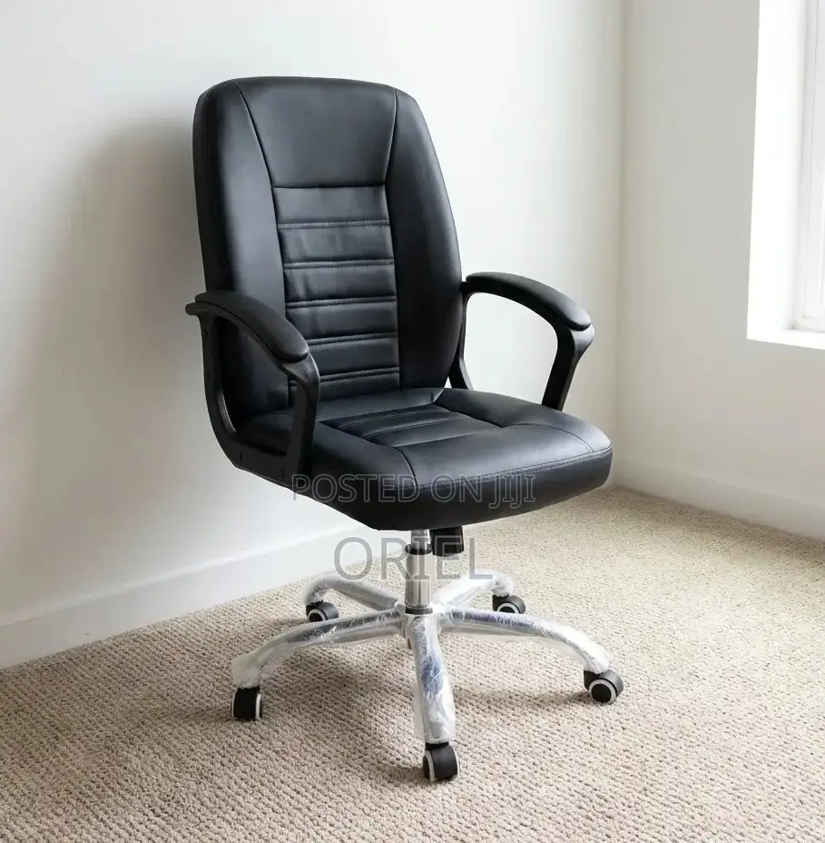 Office Chair : Mid-Back Black Executive Chair