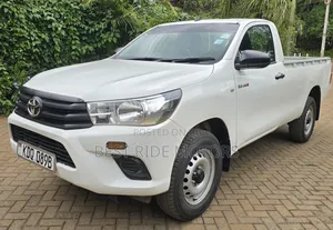 Toyota Hilux 2024 White