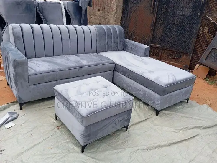 Stylish 6‐Seater Grey L‐Shaped Sofa With Footrest