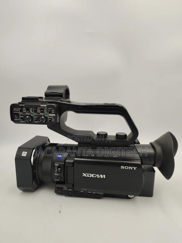 Sony PXW-X70 Professional Video Camera