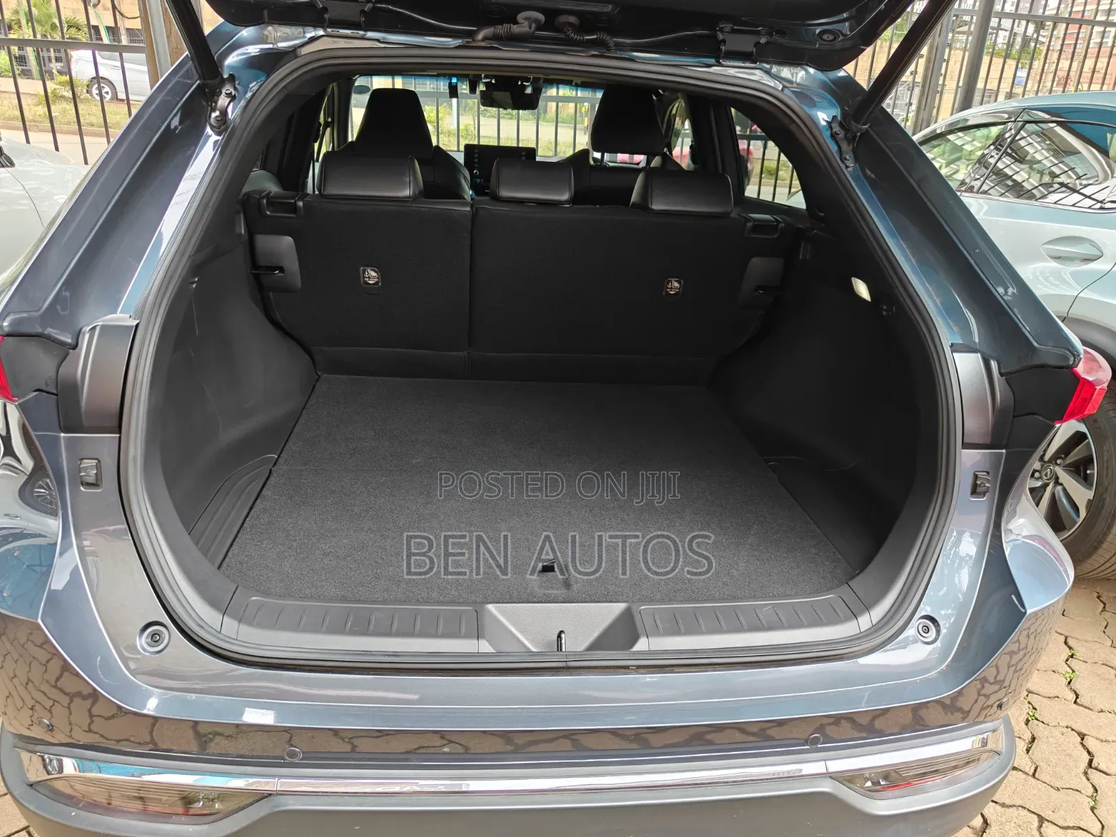 Toyota Harrier 2.0 2021 Blue