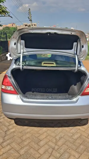 Nissan Tiida 2010