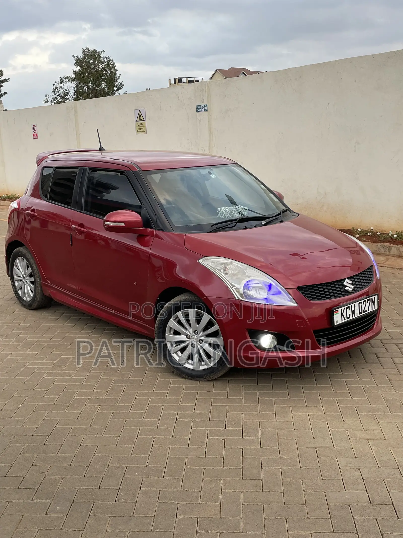 Suzuki Swift 2012 Maroon