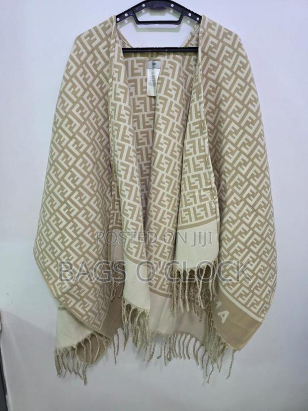 Elegant Women's Poncho – Warm Stylish