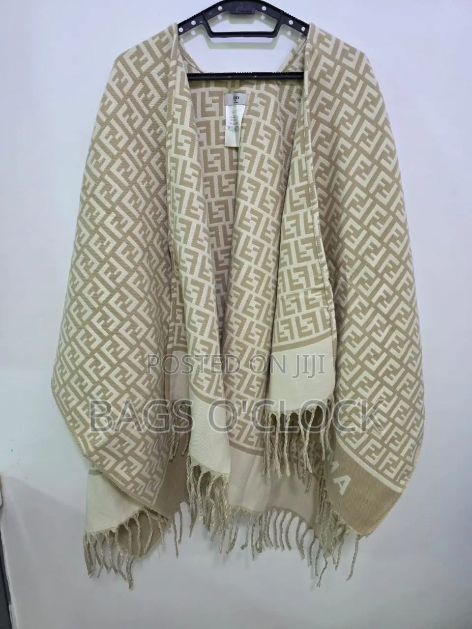 Elegant Women's Poncho – Warm Stylish