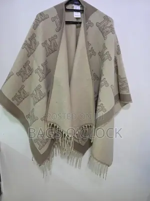 Elegant Women's Poncho – Warm Stylish