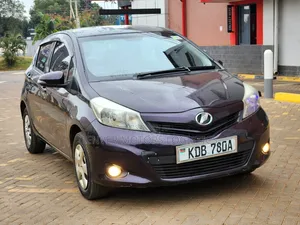 Toyota Vitz 2013 Burgundy