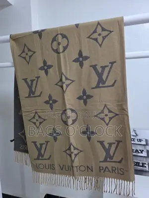 Stylish Designer Scarf – Soft Elegant