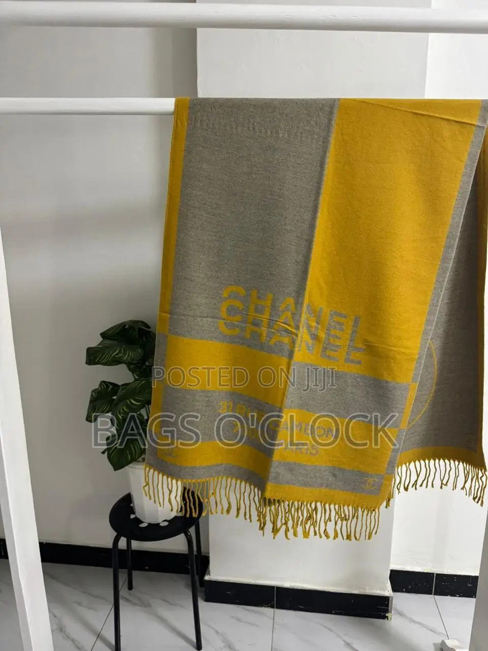 Stylish Designer Scarf – Soft Elegant