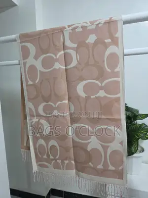 Stylish Designer Scarf – Soft Elegant