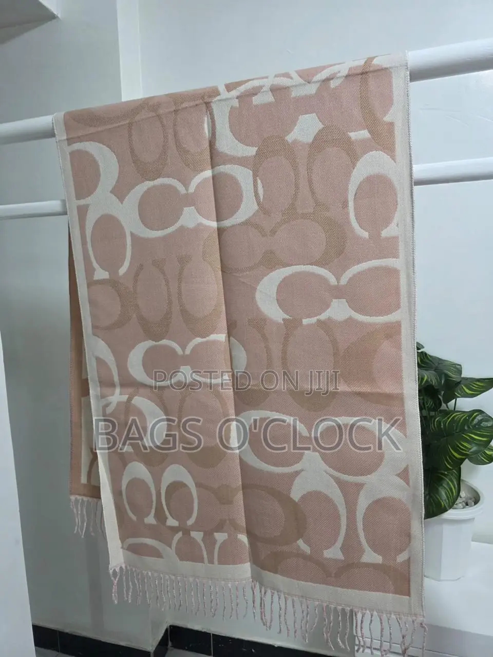 Stylish Designer Scarf – Soft Elegant