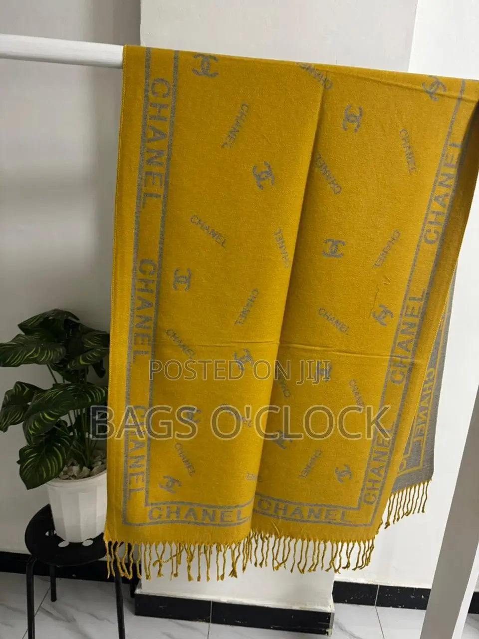 Stylish Designer Scarf – Soft Elegant