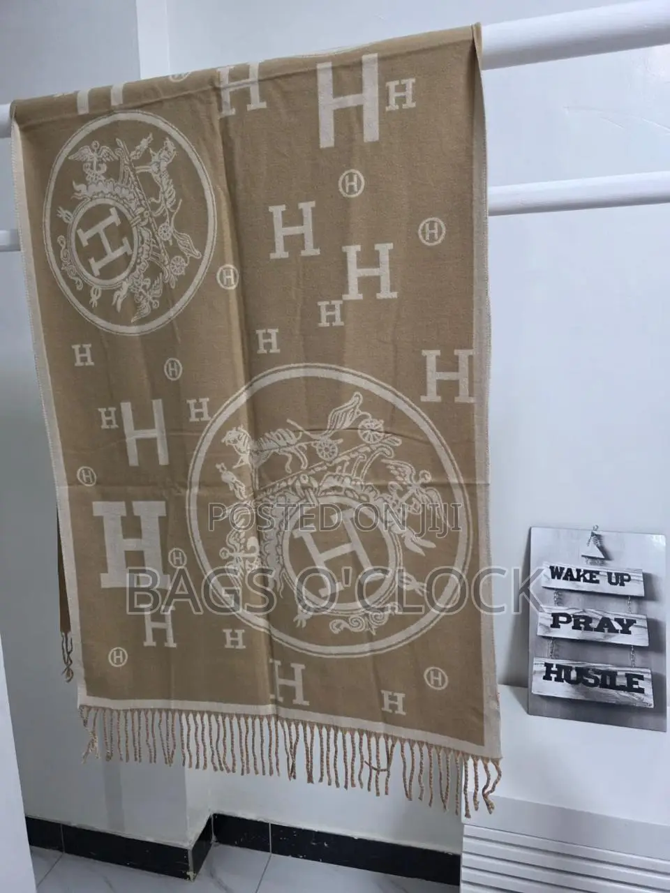 Stylish Designer Scarf – Soft Elegant