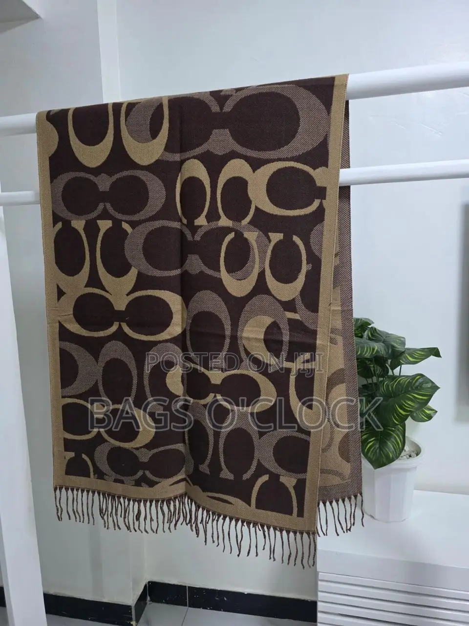 Stylish Designer Scarf – Soft Elegant
