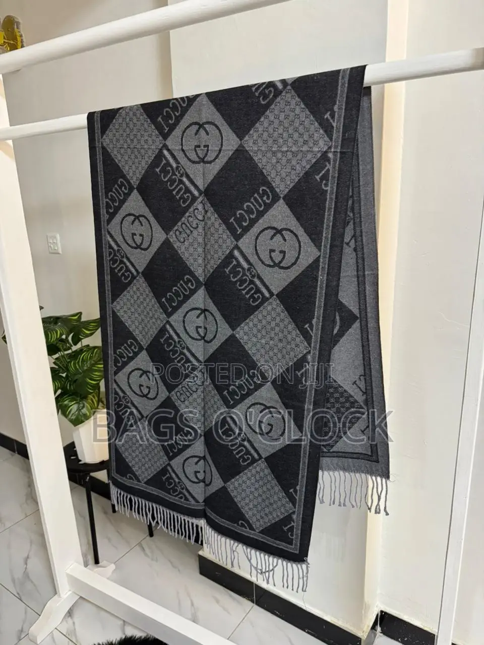 Stylish Designer Scarf – Soft Elegant